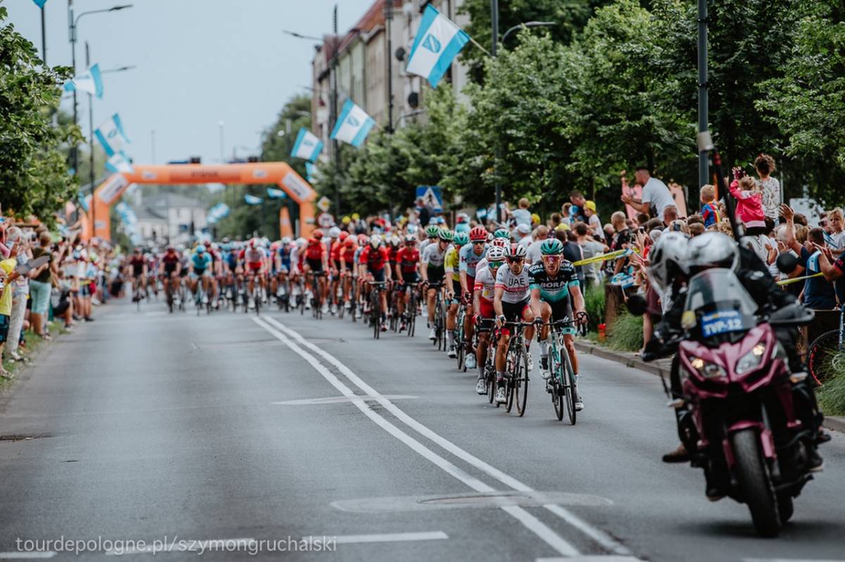 Zdjecie kolarzy biorących udział w Tour de Pologne