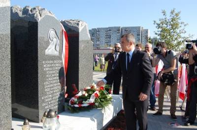 Poświęcono Pomnik Ofiar Katynia