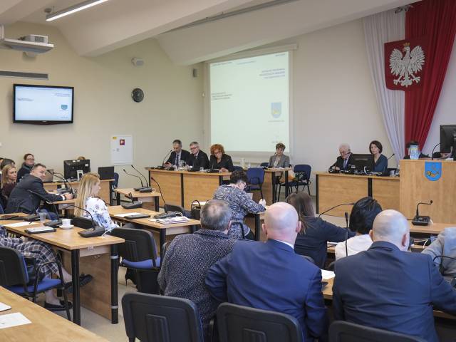Radni oraz prezydenci Miasta Tychy podczas sesji Rady Miasta