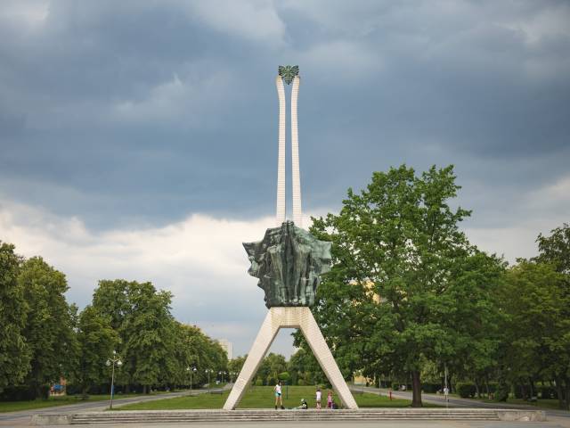 Zdjęcie Pomnika Walki i Pracy, czyli popularnej "Żyrafy"