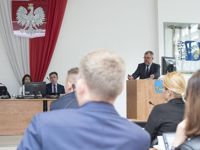 Prezydent Andrzej Dziuba podczas sesji absolutoryjnej za 2018 r.