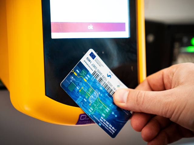    Duży ekran i płatność kartą. To nowe kasowniki w tyskich autobusach i trolejbusach