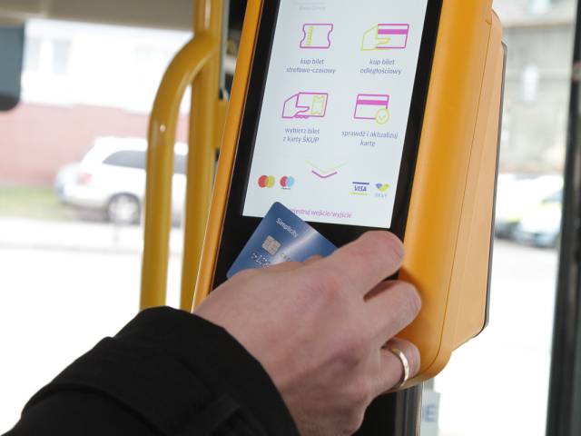 Czytnik kart ŚKUP/kasownik w autobusie ZTM