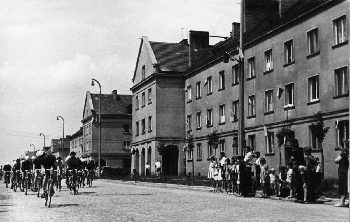 Wyścig kolarski - zdjęcie z archiwum Muzeum Miejskiego w Tychach Autor: Zygmunt Kubski