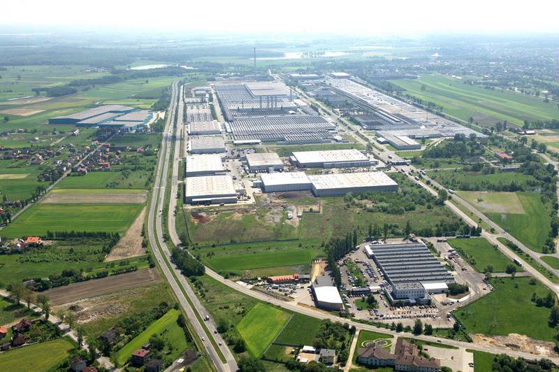 Widok z lotu ptaka na KSSE w Tychach - perspektywa na budynki fabryki Fiata.