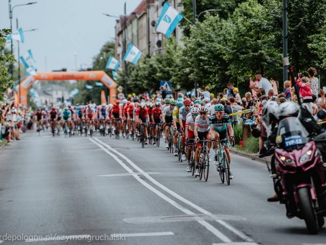 Zdjecie kolarzy biorących udział w Tour de Pologne 