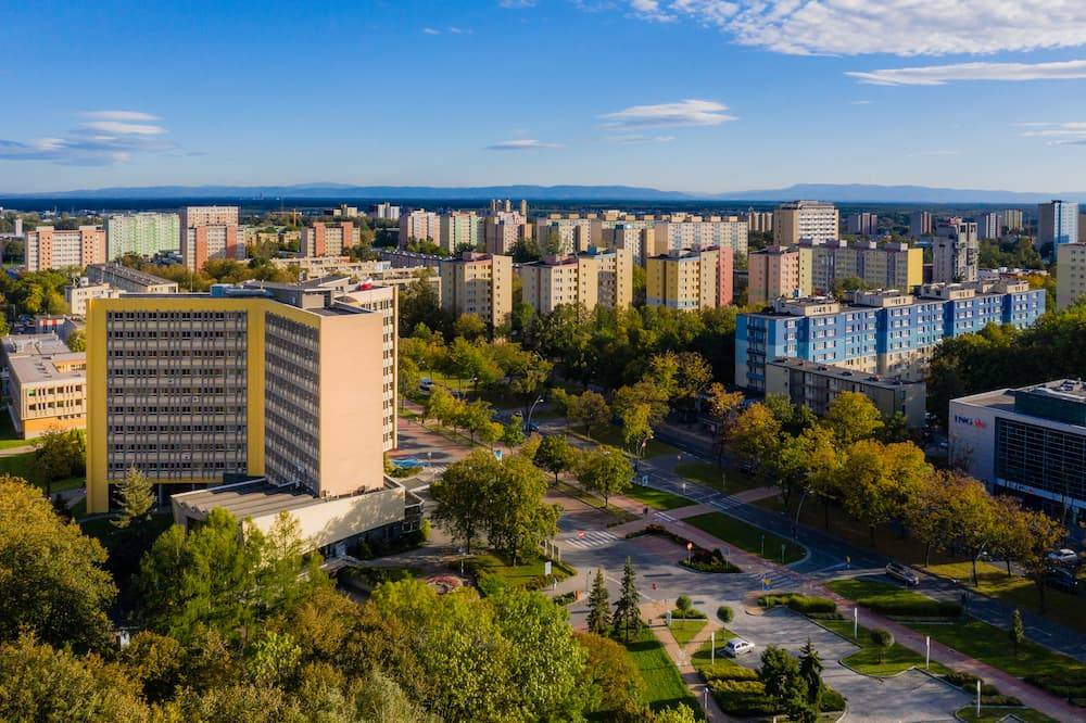 Panorama na Urząd Miasta Tychy i al. Niepodległości od strony zachodnio-północnej. Autor: Radosław Kaźmierczak