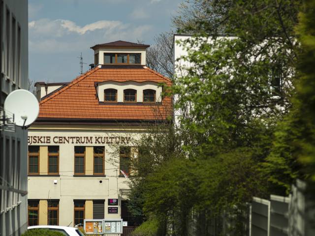 Widok na budynek Miejskiego Centrum Kultury