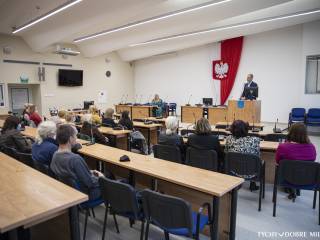 Spotkanie z pracownikami socjalnymi w sali sesyjnej Urzędu Miasta Tychy.  Autor: Piotr Podsiadły