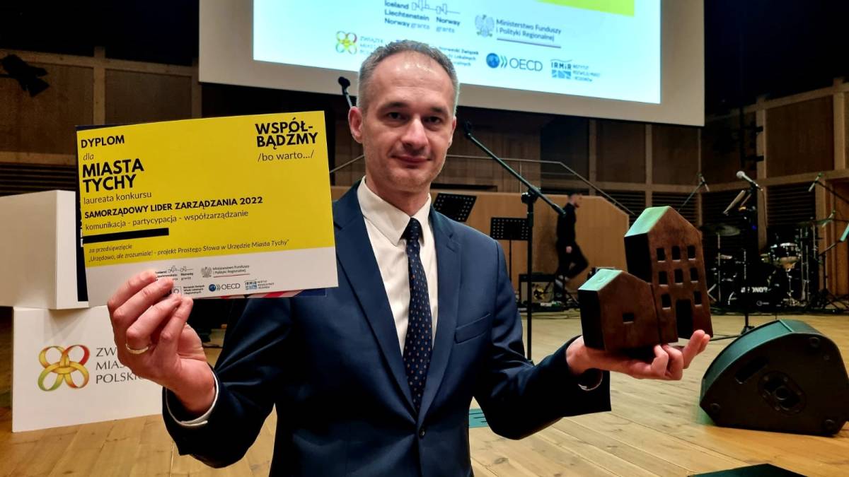 Maciej Gramatyka z nagrodą przyznaną w konkursie „Samorządowy Lider Zarządzania 2023"