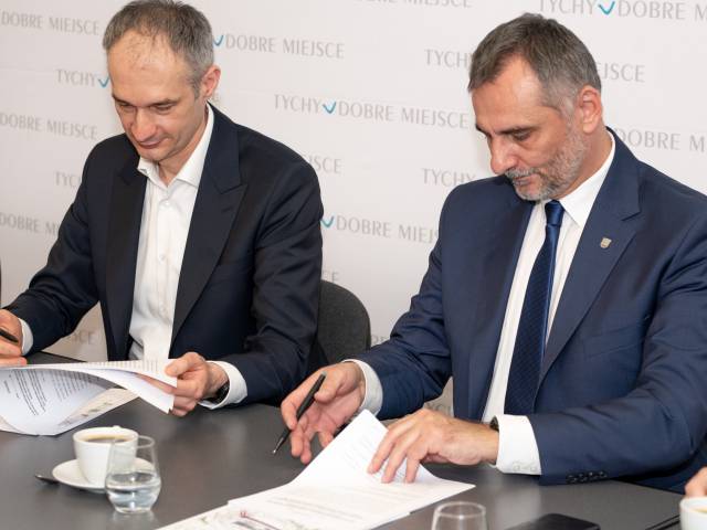 Podpisanie porozumienia w sprawie rozbudowy ulicy Oświęcimskiej i budowy trasy rowerowej z Tychów do Bierunia.