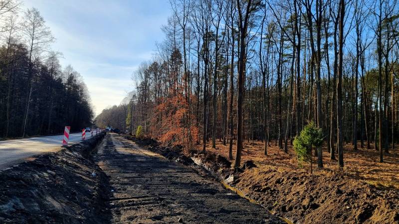 Nowy ciąg pieszo-rowerowy w kierunku Kobióra