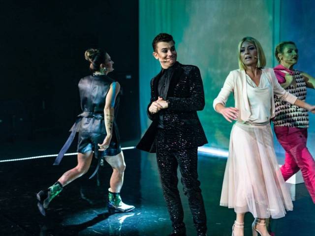 ,,Victoria True Woman Show”