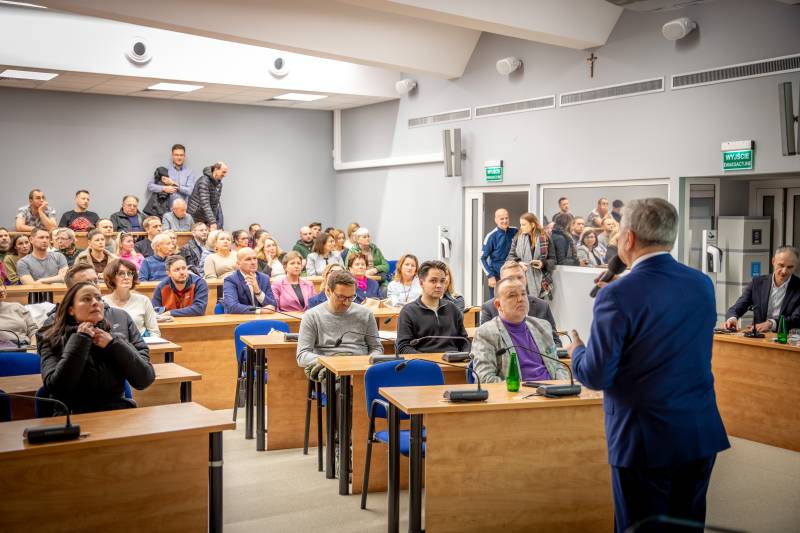 Spotkanie z mieszkańcami w sprawie lodowiska i koncepcji basenów otwartych