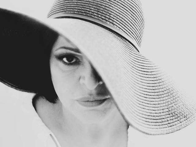 Grażyna Łobaszewska z zespołem Ajagore