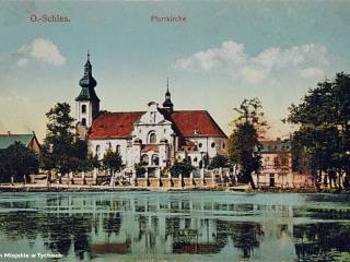 Pocztówka, ok. 1910 r. Kościół pw. św. Marii Magdaleny po rozbudowie. Przed kościołem Staw Tyski. Zbiory Muzeum Miejskiego w Tychach