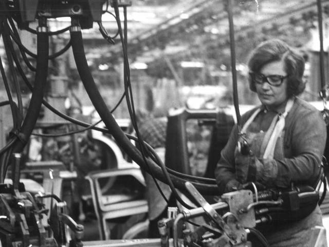 Fabryka kobiecym okiem