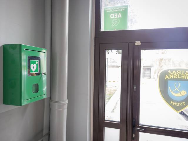 AED, Straż Miejska, ul. Budowlanych 67, (2 sztuki - parter i piętro)