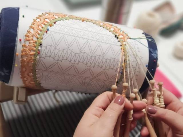 „Śląskie klebrowanie. W świecie koronki klockowej”