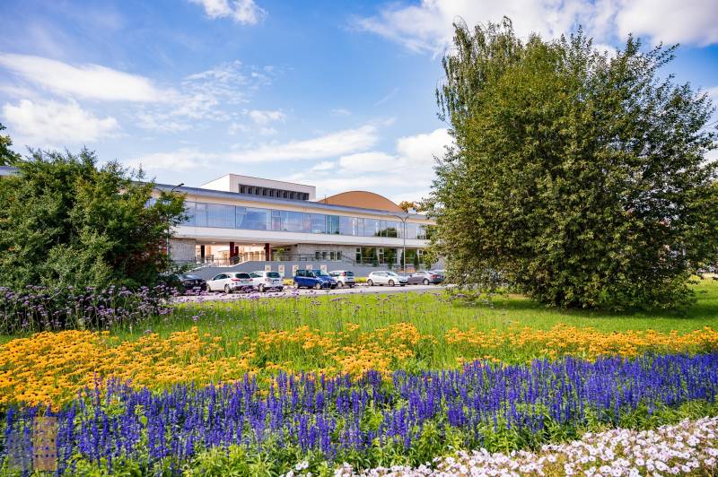 Nowa zielona przestrzeń i dodatkowe miejsca parkingowe