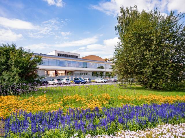 Nowa zielona przestrzeń i dodatkowe miejsca parkingowe