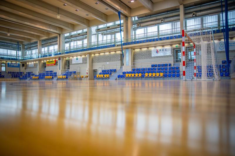 Hala Sportowa z nowoczesnym oświetleniem LED
