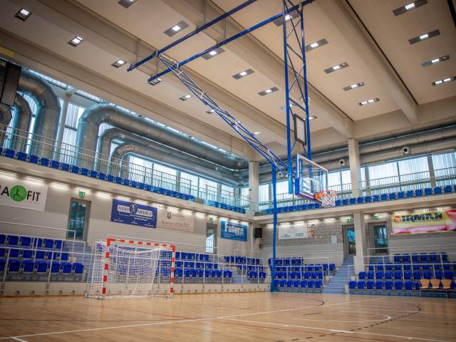 Hala Sportowa z nowoczesnym oświetleniem LED