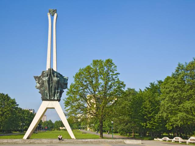 Пам'ятник Боротьбі та Праці - "Жираф"
