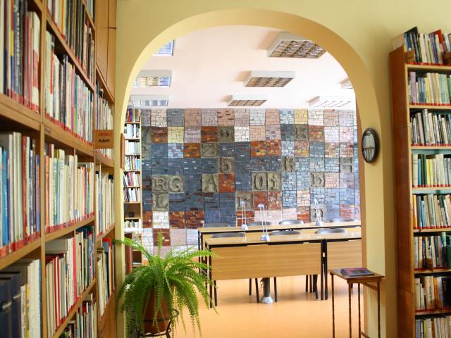 Мозаїка при відділенні Міської публічної бібліотеки