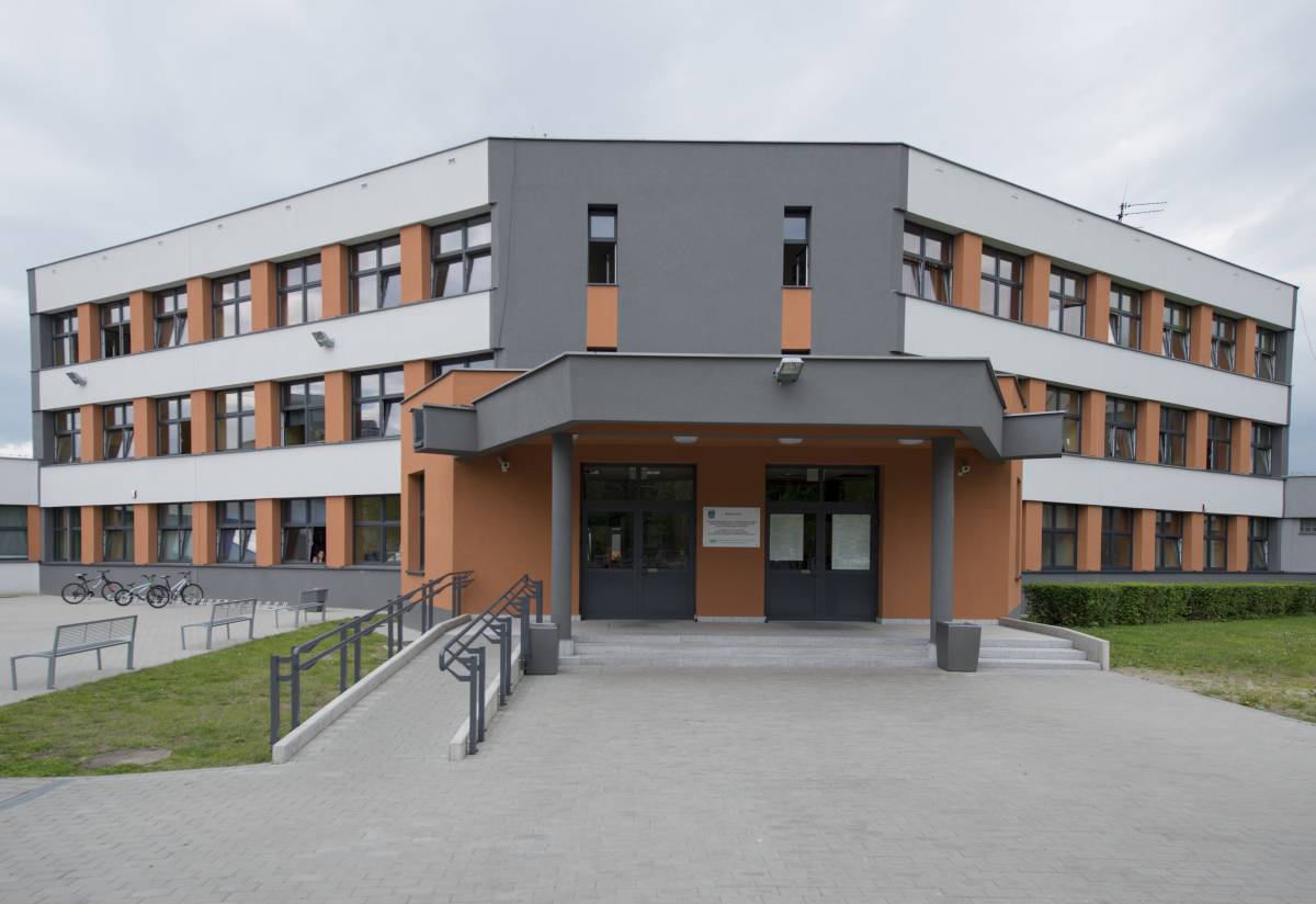 Gimnazjum nr 4 im. kardynała Stefana Wyszyńskiego - Tychy - dobre miejsce